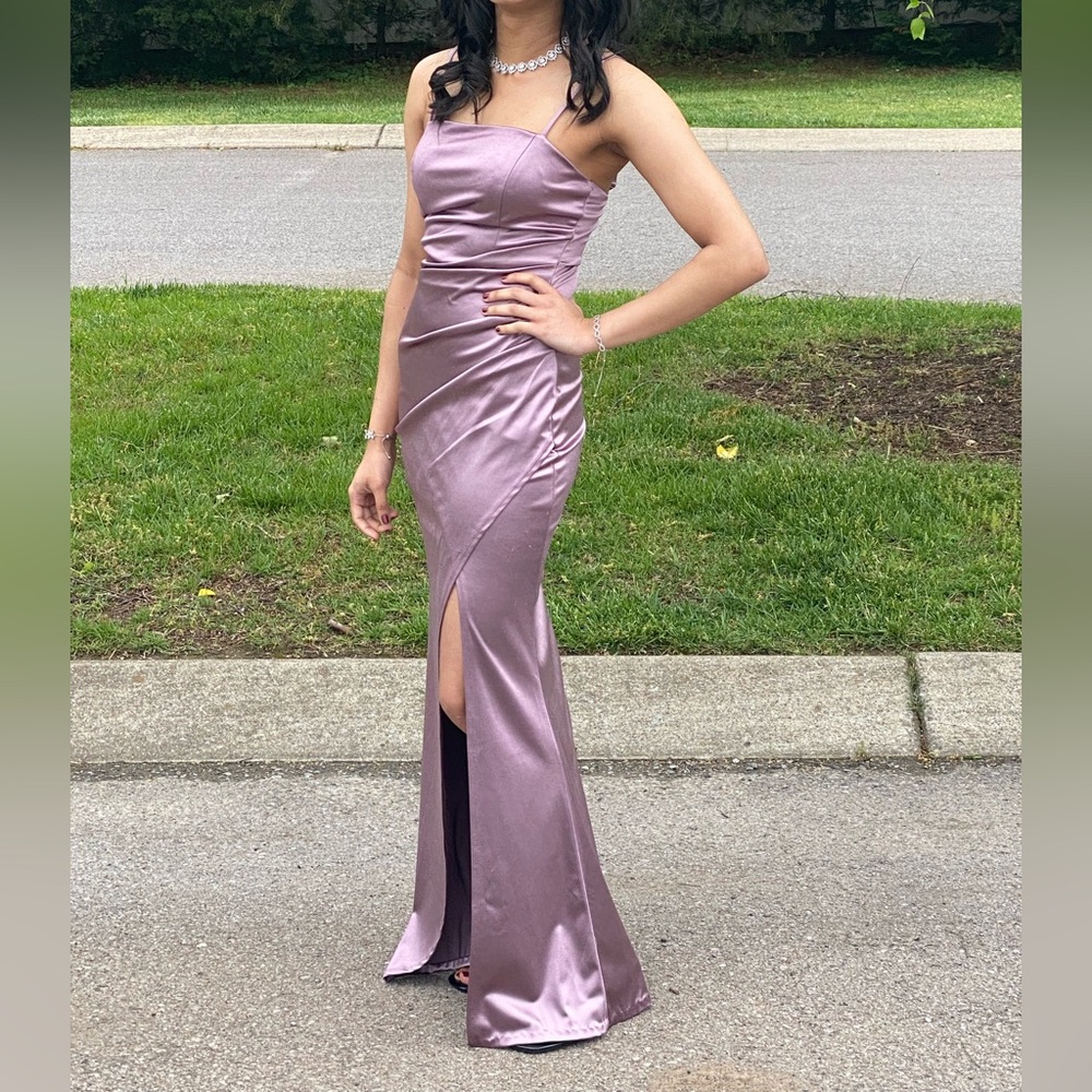 Elegant Lilac Satin Spaghetti-Strap Evening Dress